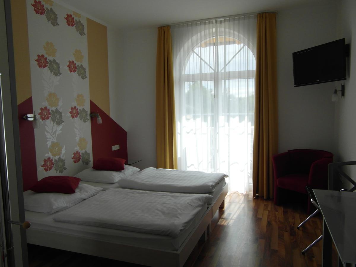 Hotel Am Donaubogen Sarching Екстер'єр фото