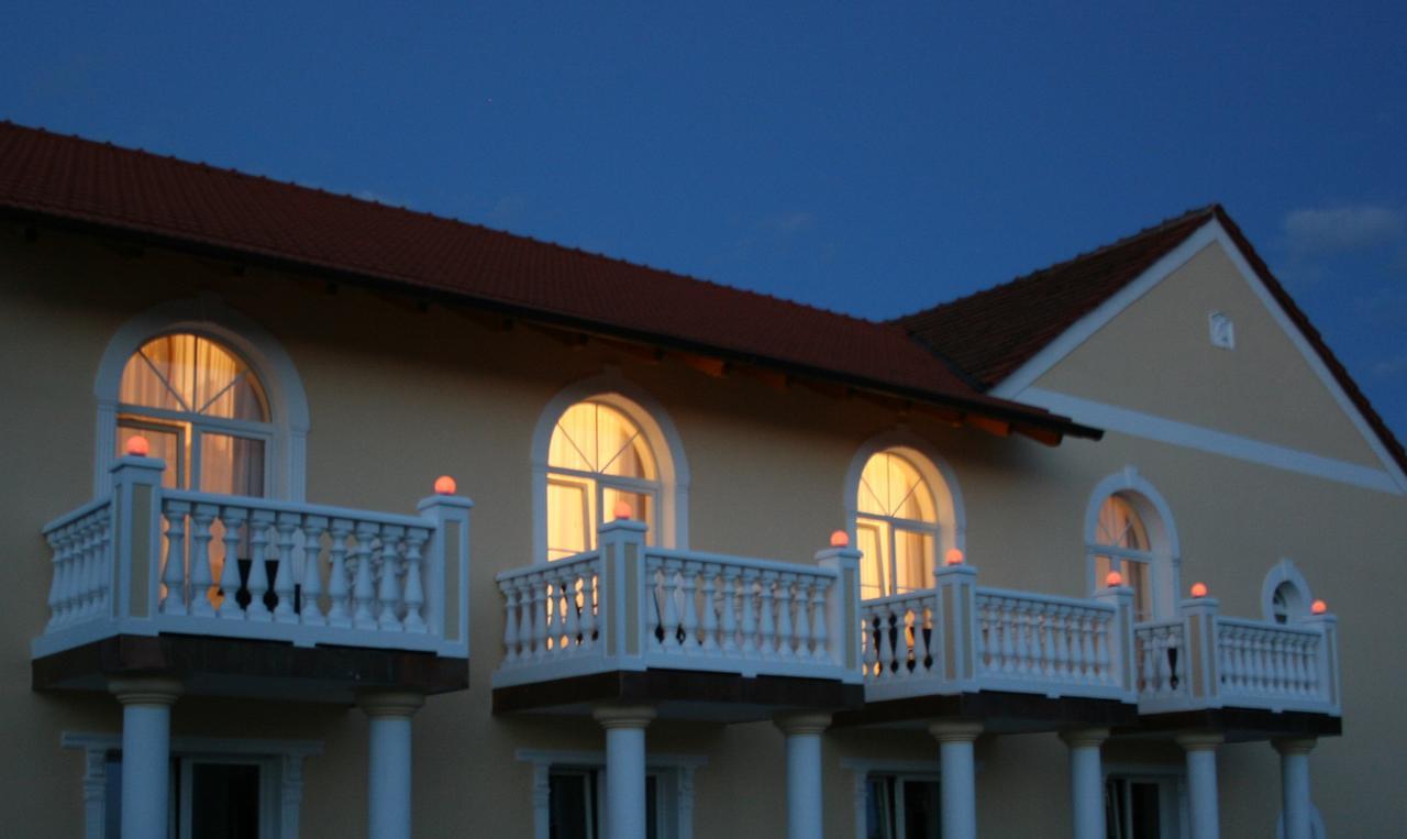 Hotel Am Donaubogen Sarching Екстер'єр фото
