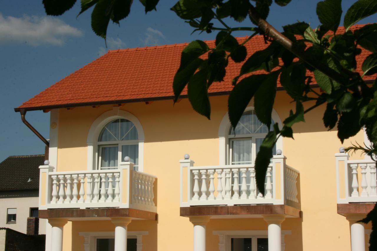 Hotel Am Donaubogen Sarching Екстер'єр фото